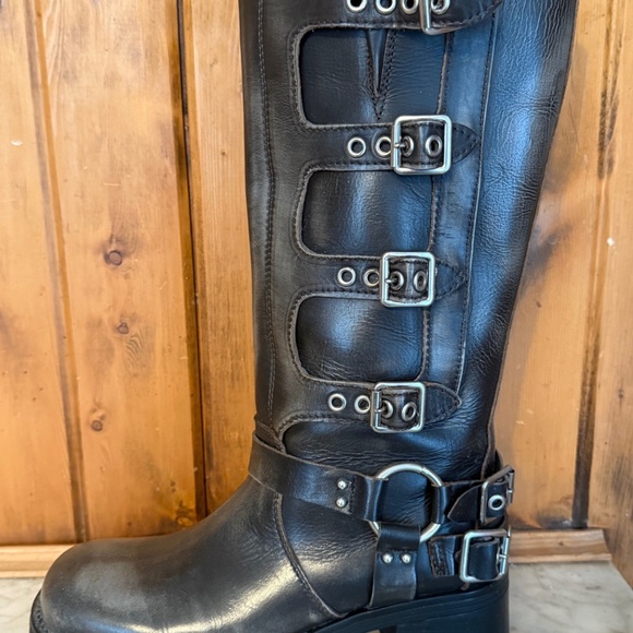 Steve Madden Brocks size 8M  Black/Brown Distrs Chunky Heel Buckle Moto Boot - Picture 3 of 3